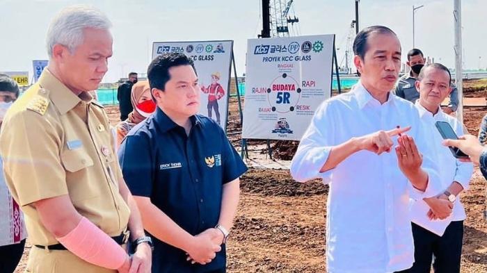 Menteri-BUMN-Erick-Thohir-saat-bersama-Presiden-Joko-Widodo-dan-Gubernur-Ja.jpg