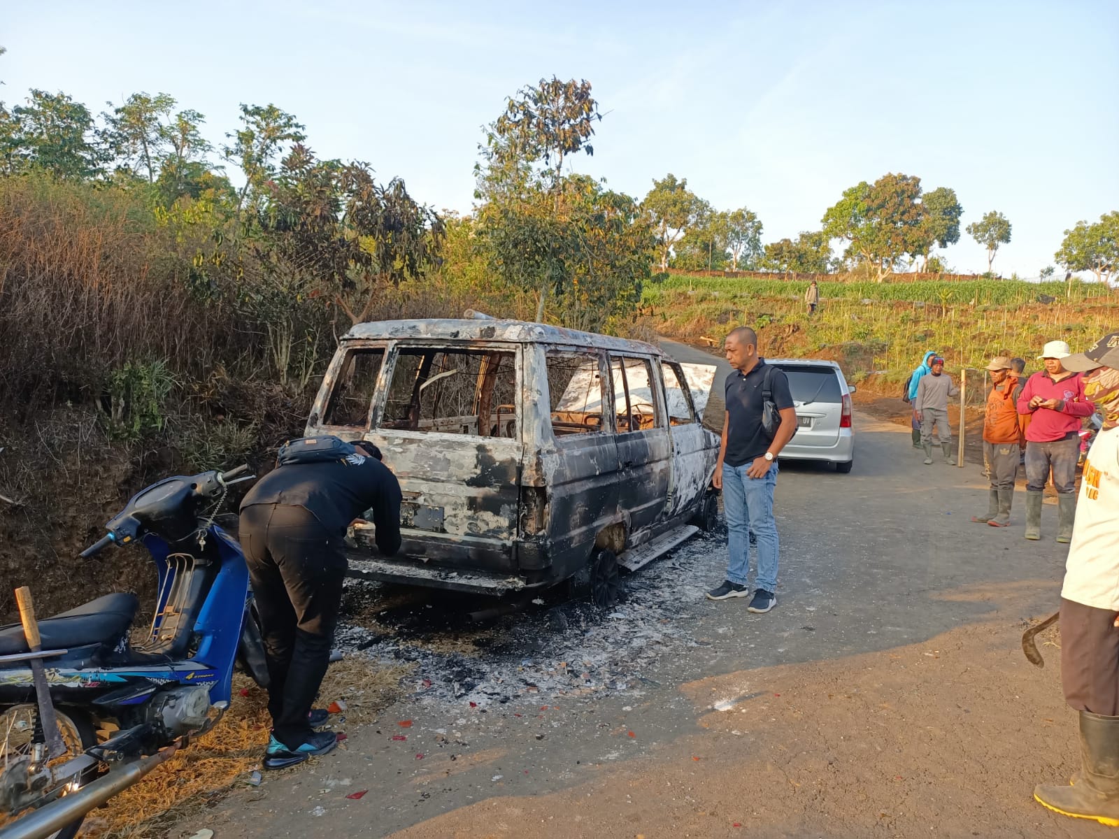 Mobil-pencuri-dibakar-di-Semarang.jpg