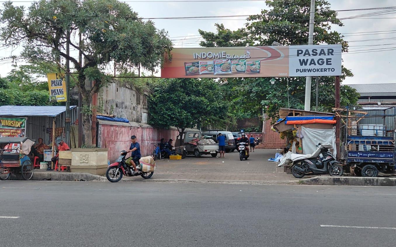 Pasar-wage-depan.jpg