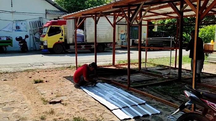 Rogoh Kocek Pribadi, Pedagang Pasar Babe Kudus Pilih Dirikan Lapak Semipermanen Pascakebakaran