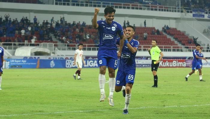 Pemain-PSIS-Semarang-Bayu-Fiqri-saat-memperkuat-Mahesa-Jenar-dalam-laga-Liga-1-20222023.jpg