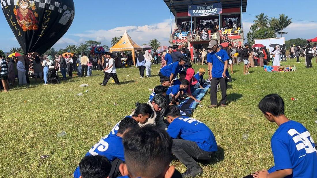 Penerbangan-balon-di-lapangan-randumas-desa-semayu-wonosobo-jumat-1242024.jpg