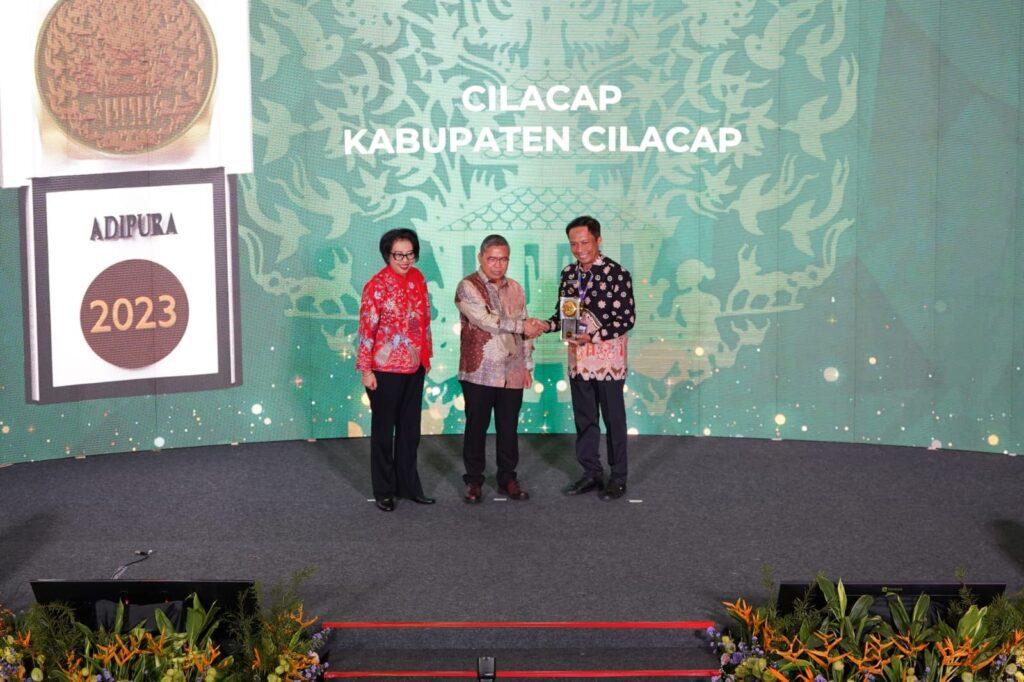 Penghargaan-Adipura-Cilacap.jpg