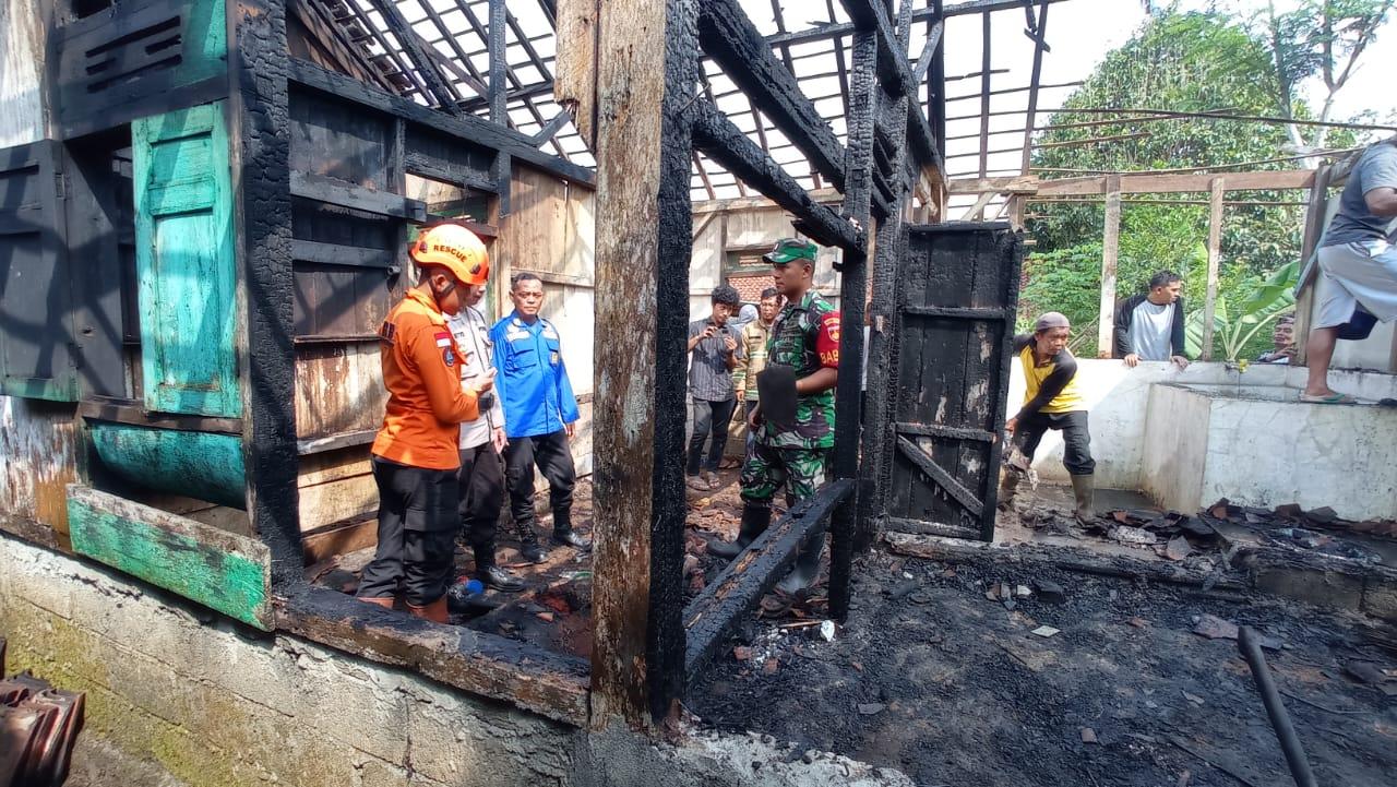 Rumah-terbakar-di-Kaliwiro.jpg
