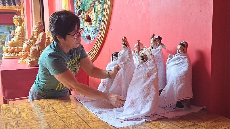 Rupang di Kelenteng Boen Tek Bio Banyumas Dimandikan Jelang Imlek, Termasuk Altar Mbah Kuncung