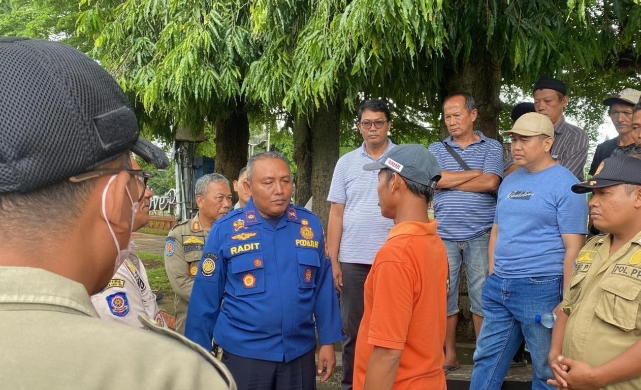 Satpol-PP-diskusi-PKL-Purbalingga.jpg
