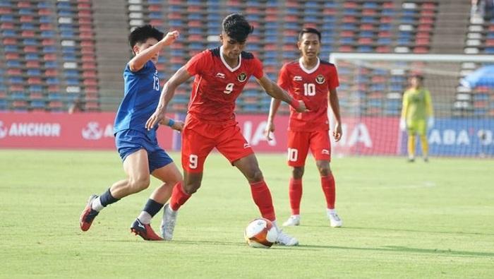 Striker-timnas-U22-Indonesia-Ramadhan-Sananta-lawan-filipina-di-sea-games-2023-kamboja.jpg