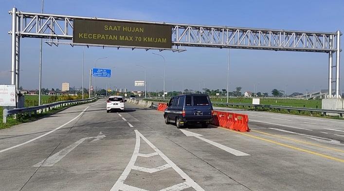 Suasana-arus-lalu-lintas-exit-tol-Pungkruk-Sragen-Senin-252022.jpg