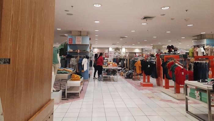 Suasana-ritel-Matahari-di-Plasa-Simpanglima-Semarang-Rabu-2592024.jpg