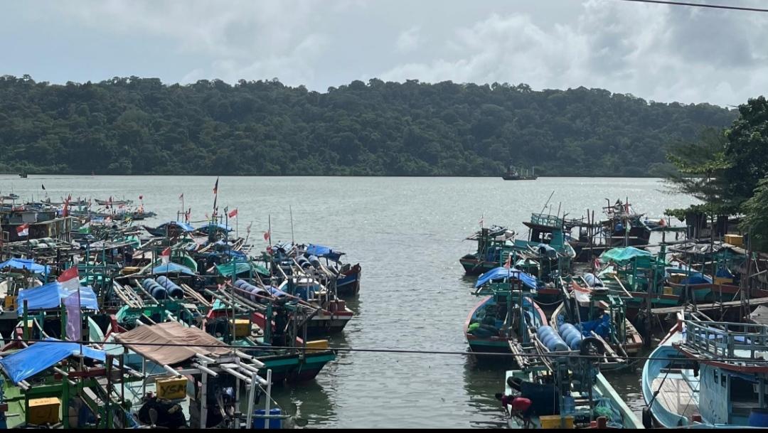 Sungai-kaliyasa-cilacap-perahu-nelayan.jpg