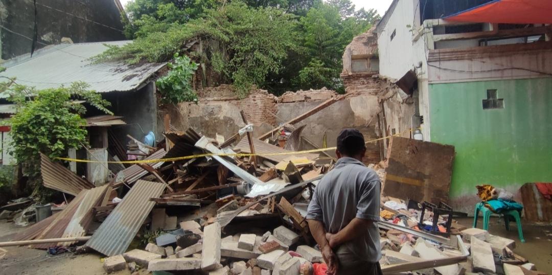 Bangunan Era Kolonial di Semarang Ambruk Tewaskan Warga, Dua Anak Selamat