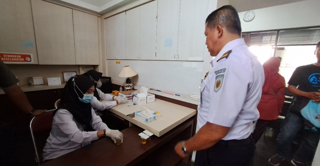 Pastikan Bebas Narkoba, Masinis PT KAI Daop 5 Purwokerto Dites Urin