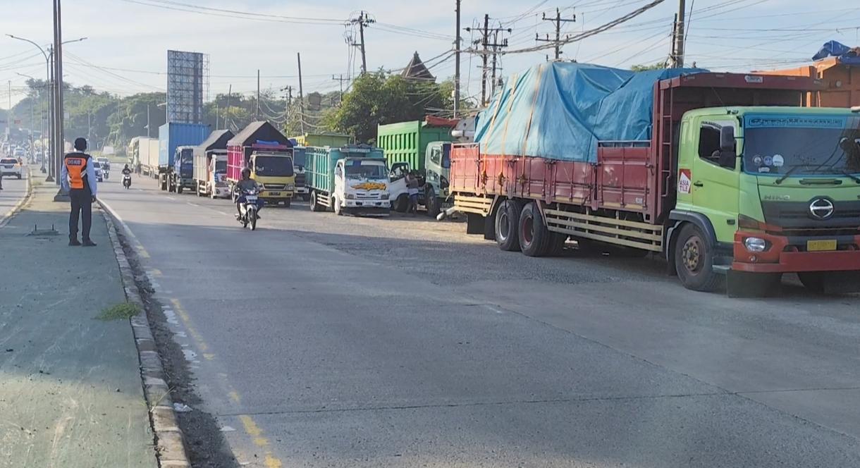 Truk Dilarang Melitas di Pantura Kendal Semarang saat Pagi, Ini 2 Kantong Parkir yang Bisa Digunakan