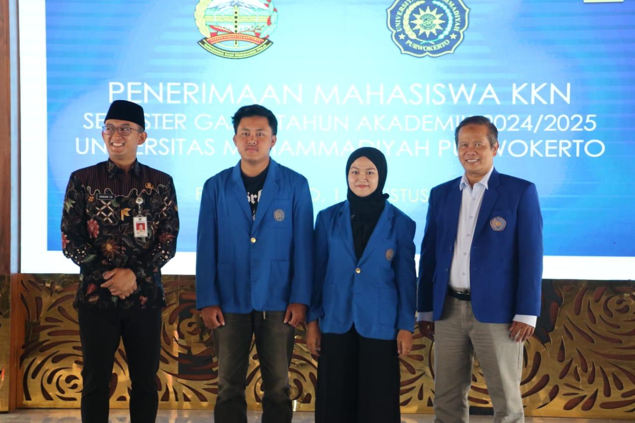 UMP-serahkan-mahasiswa-KKN-Banyumas.jpg