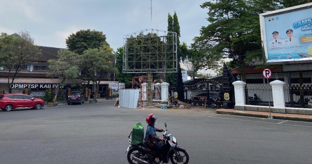 Video-Tron-alun-alun-pati.jpg