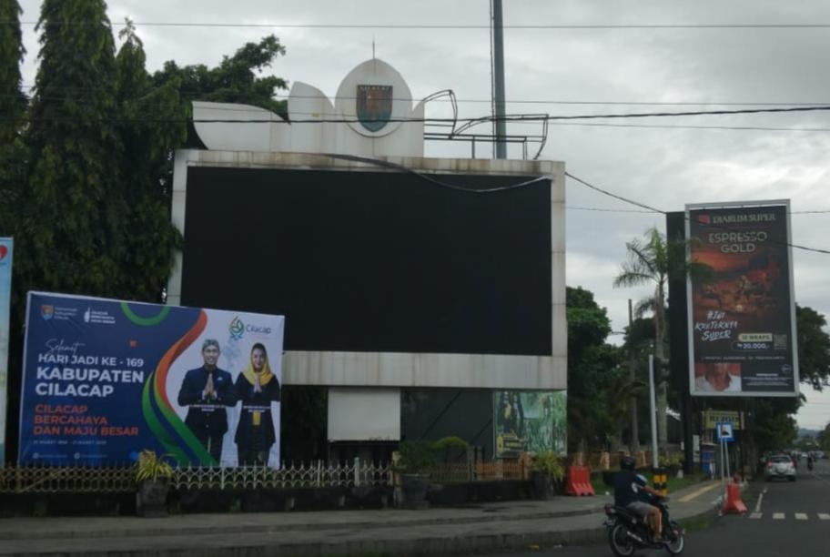 Videotron-mati-alun-alun-cilacap.jpg
