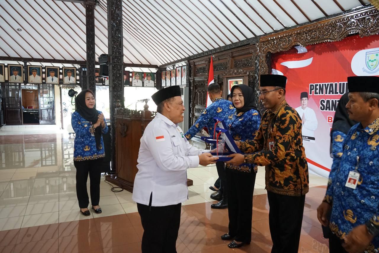 Santri Tahfiz Terima Zakat dari Baznas dan UPZ Kemenag Purbalingga, Segini Nilainya
