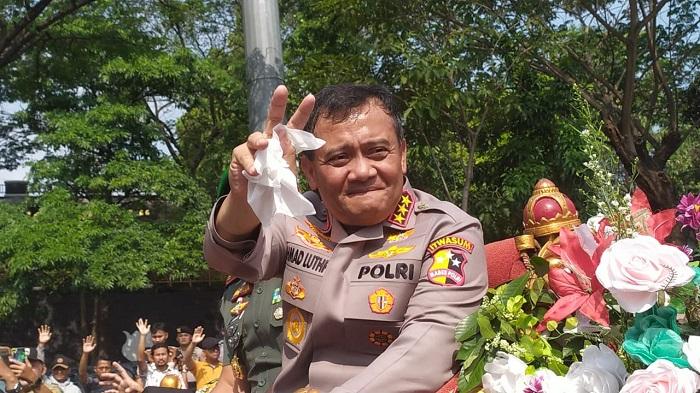 Tangis Ahmad Luthfi Pecah, Dilepas Warga sebagai Kapolda Jateng Lewat Arak-arakan di Semarang