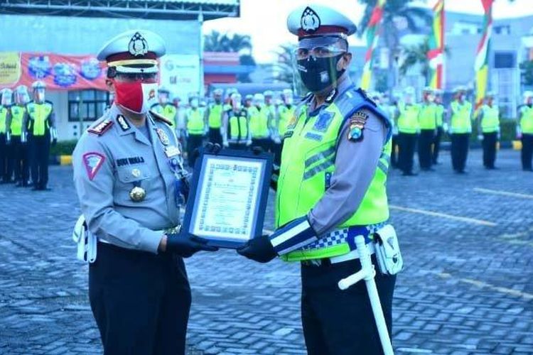 Kisah Polisi Diganjar Umroh Gratis Berkat Aksinya di Masa Pandemi