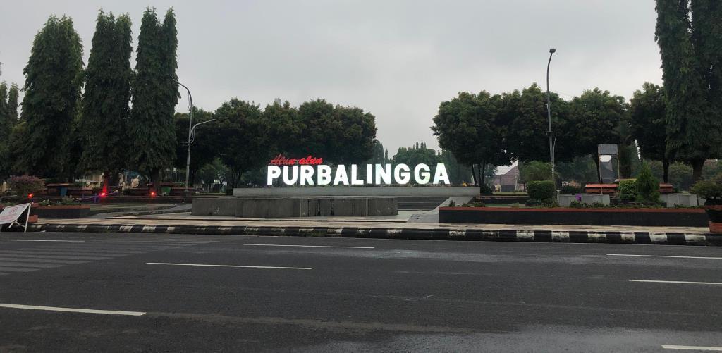 alun-alun-purbalingga-saat-cuaca-cerah-berawan.jpg