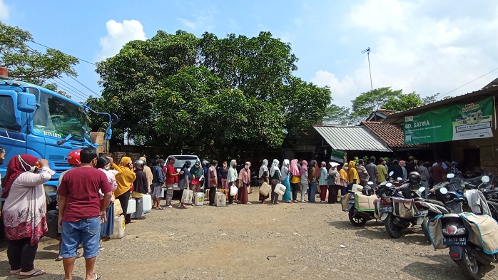 Antrean Pembeli Minyak Goreng Curah Terjadi di Purwokerto Banyumas, Pedagang Hanya Dapat 2 Jeriken
