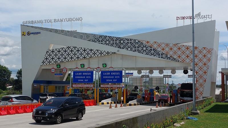 arus-balik-exit-tol-banyudono-boyolali-jumat-442025-terpantau-ramai-lancar.jpg