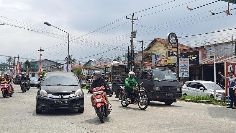 arus-mudik-lebaran-2025-di-simpang-ajibarang-banyumas-ramai-lancar-jumat-2832025-siang.jpg