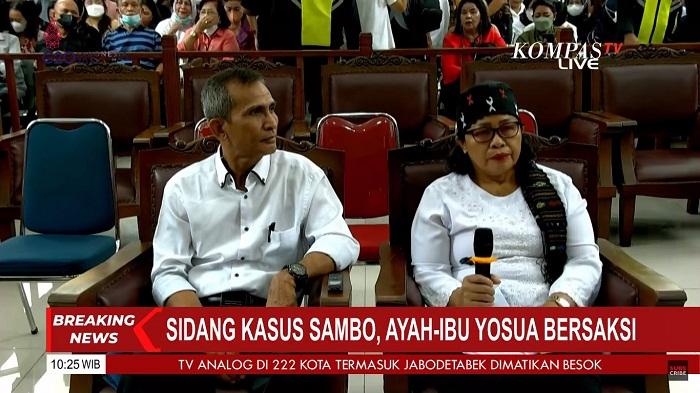 ayah-dan-ibu-brigadir-j-duduk-sebagai-saksi-sidang-ferdy-sambo-dan-putri-candrawathi.jpg