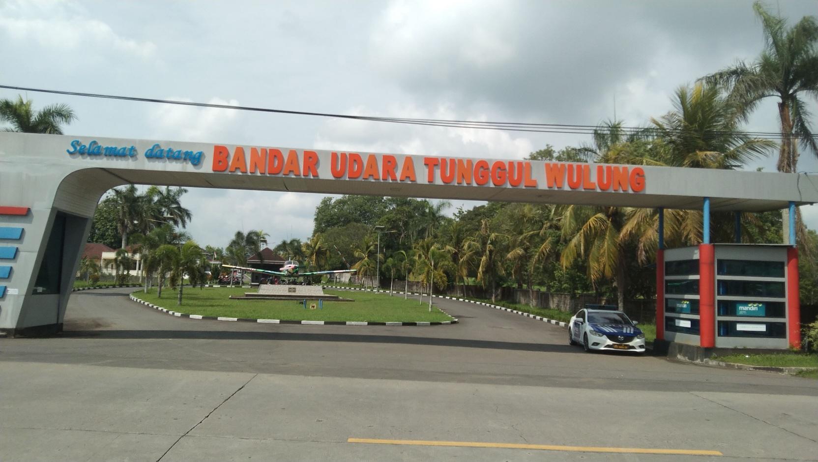 bandara-tunggul-wulung-cilacap-saat-cuaca-berawan.jpg