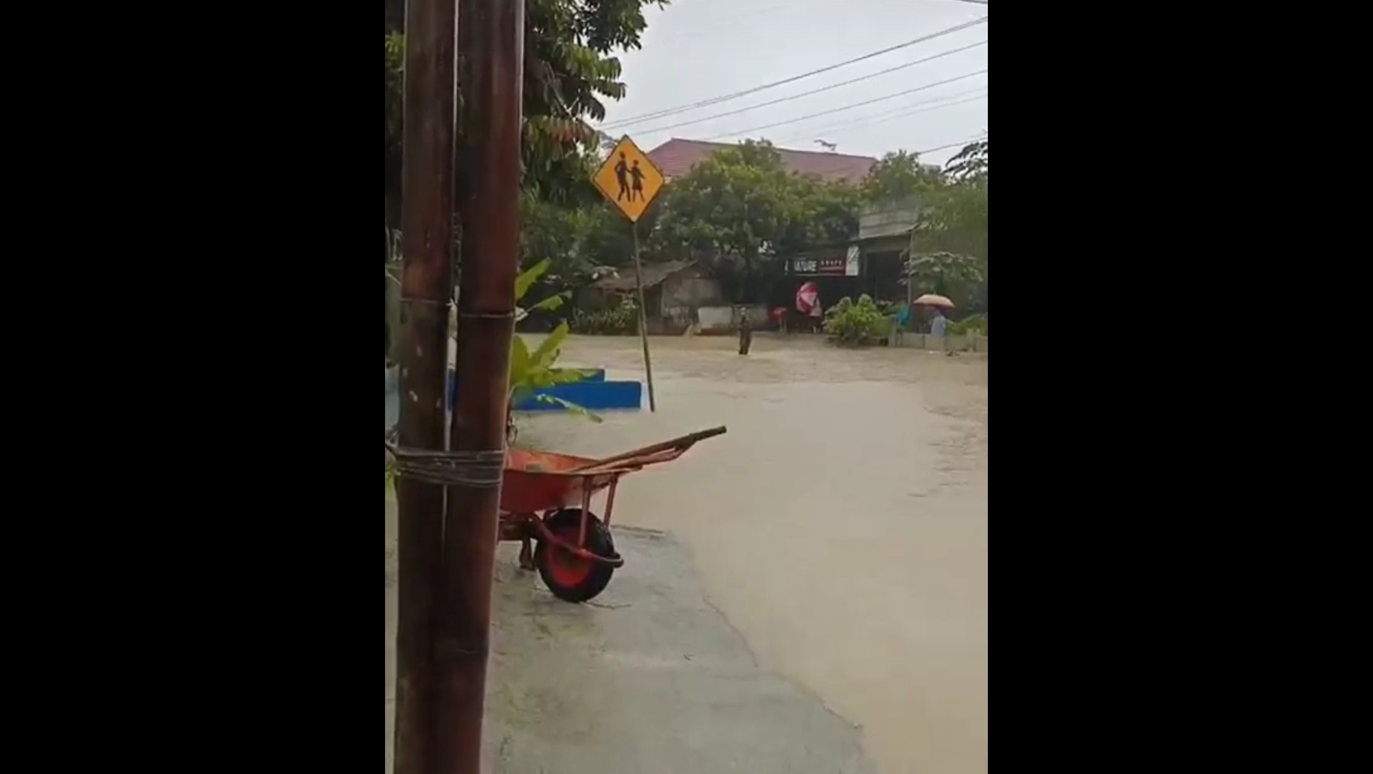 Banjir di Lumbir Banyumas Akibatkan Arus Lalu Lintas Bandung-Banyumas Tersendat