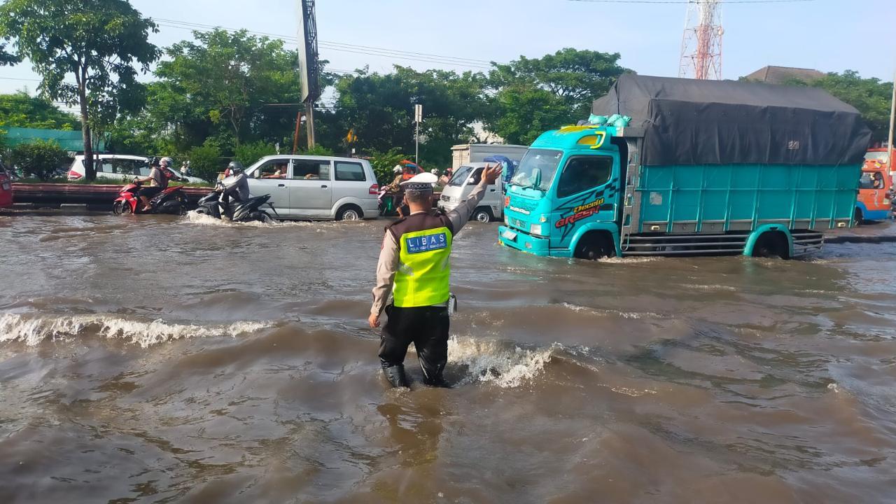 banjir-di-terboyo-kaligawe-genuk-semarang-jalur-mudik-dialihkan.jpg
