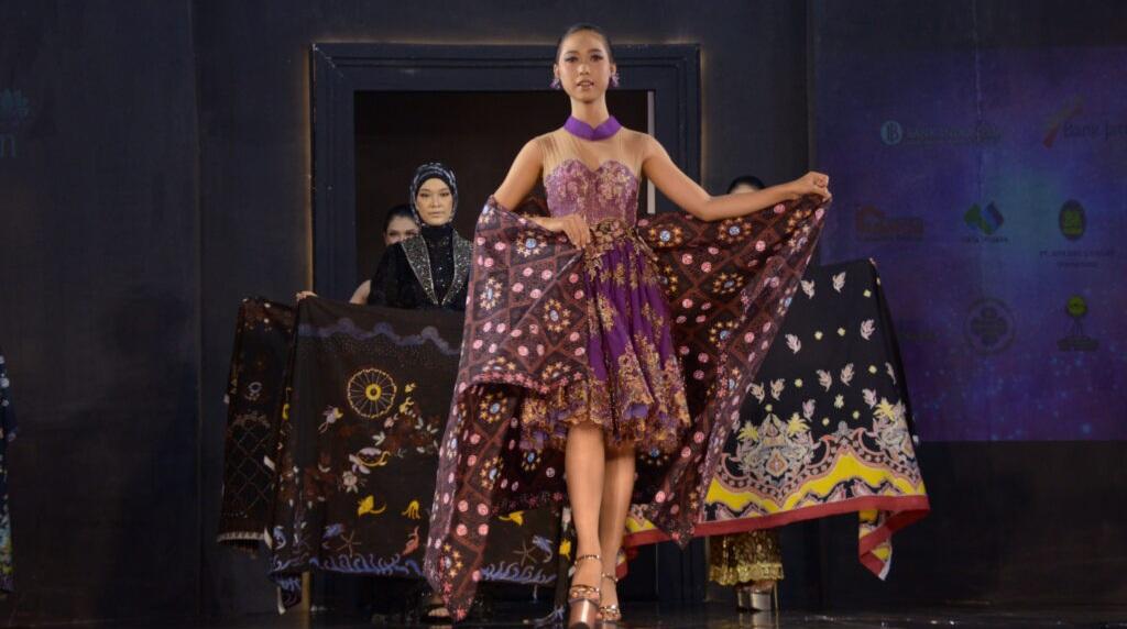 batik-cilacap-di-ajang-in-fashion.jpg