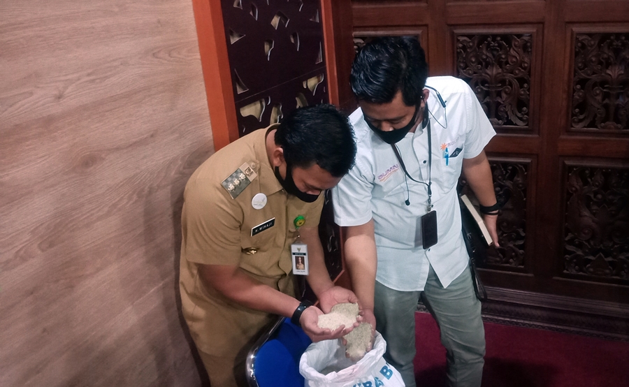 Selama Tiga Bulan Penerima Manfaat PKH Dapat Beras Ekstra, Bupati Batang: Tiap Bulan 15 Kilogram