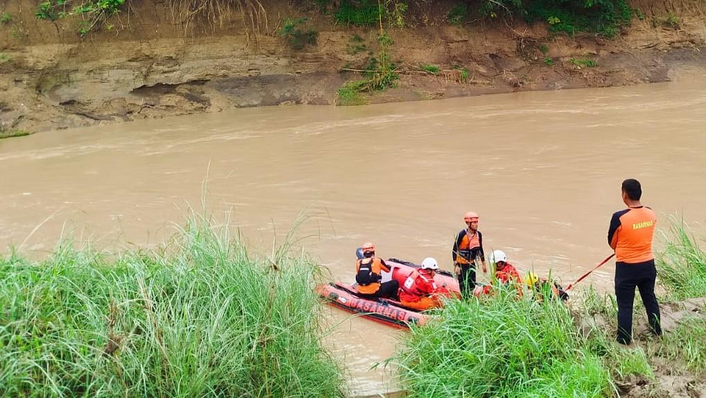 bpbd-kendal-cari-warga-hanyut-di-sungai-bodri-kendal.jpg