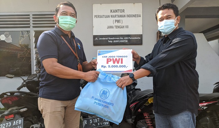 Bantu Wartawan yang Positif Covid, BPR BKK Purwokerto Serahkan Sembako dan Uang Tunai