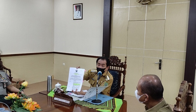 bupati-banjarnegara-budhi-sarwono-bantah-banjarnegara-berstatus-zona-merah-covid.jpg