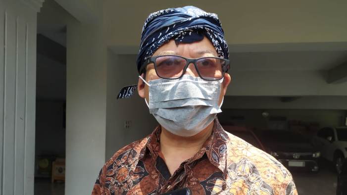 bupati-banyumas-achmad-husein-saat-ditemui-di-kompleks-rumah-dinas-bupati-selasa-10112020.jpg