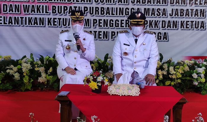 bupati-dan-wakil-bupati-purbalingga-dyah-hayuning-pratiwi-dan-sudono-beri-keterangan-pers.jpg