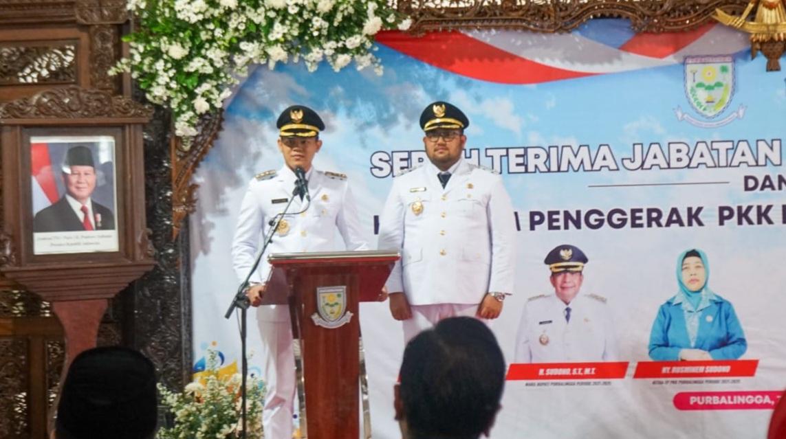 bupati-dan-wakil-bupati-purbalingga-fahmi-dan-dimas-saat-sertijab.jpg