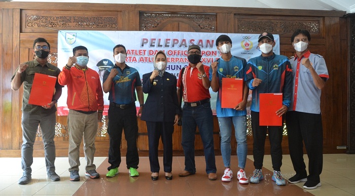 bupati-purbalingga-lepas-empat-atlet-ke-pon-dan-peparnas-papua-jumat-2492021.jpg