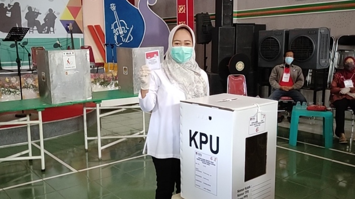 calon-bupati-purbalingga-dyah-hayuning-pratiwi-mencoblos-di-tps-14-kelurahan-purbalingga-lor.jpg