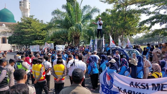 Pabrik Tutup, Buruh 3 Pabrik Tekstil di Karanganyar Tuntut Pembayaran 3 Bulan Gaji dan THR