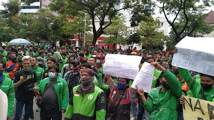 Ratusan Tukang Ojek dan Taksi Daring Demo di Gubernuran Jateng, Minta Ada Perda Penyesuaian Tarif