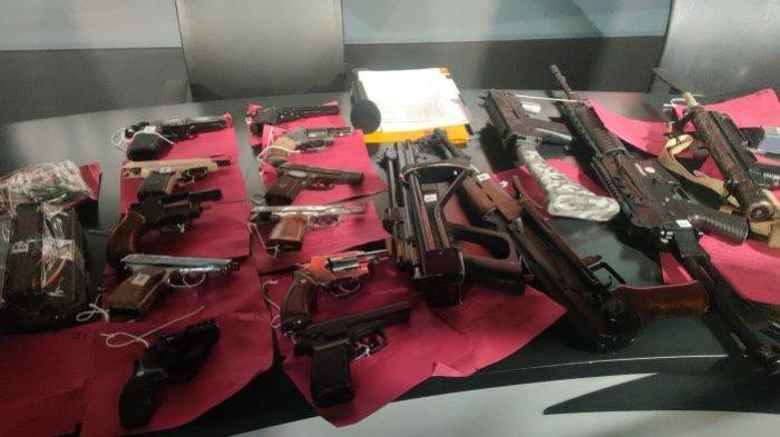 densus-88-sita-senjata-api-senpi-dari-karyawan-pt-kai.jpg