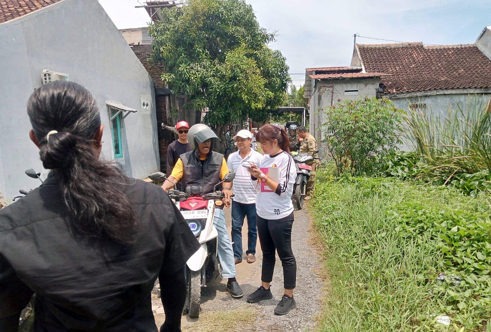 Dewan Temukan Sumbatan Sampah dan Sedimentasi di di Gorong-gorong Desa Sarirejo Kendal