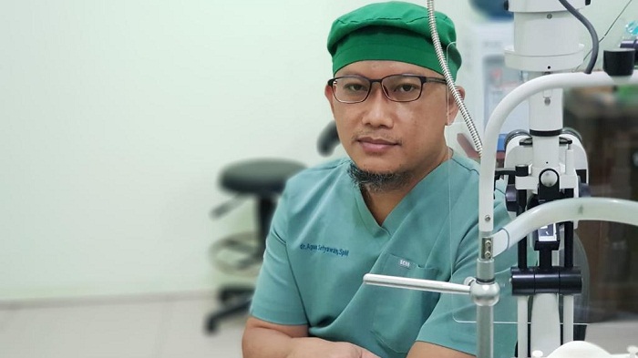 dokter-spesialis-mata-rsi-banjarnegara-dr-agus-setyawan-spm-kamis-332022.jpg