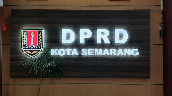 dprd-kota-semarang.jpg