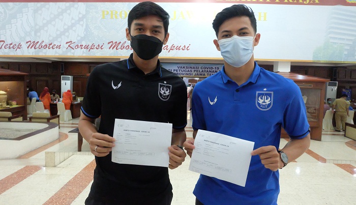 dua-pemain-psis-semarang-septian-david-dan-alfeandra-dewangga-jalani-vaksinasi-covid.jpg