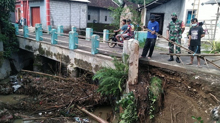 Jembatan Sentono di Klumprit Kudus Rawan Ambruk, Mobil Dilarang Lewat
