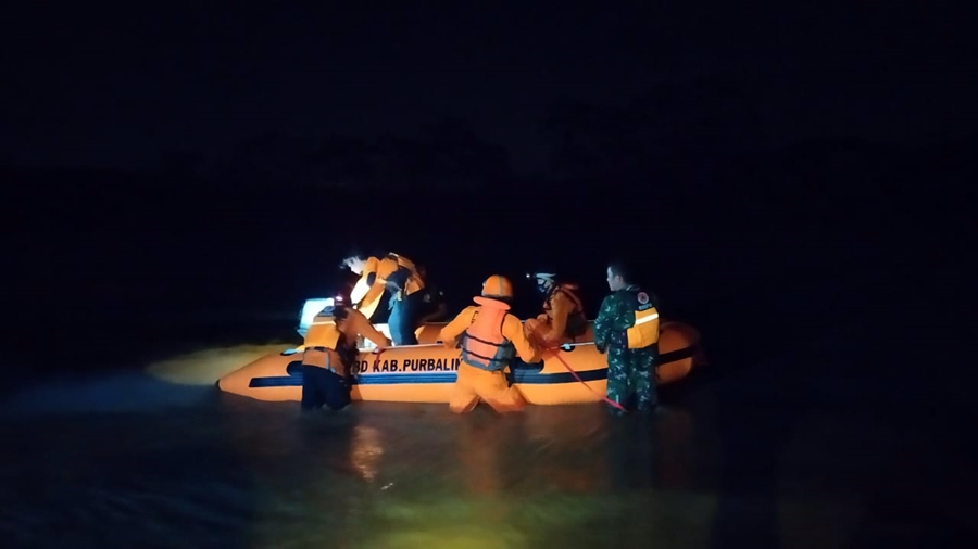 Tiba-tiba Arus Besar Datang, Dua Pemuda Warga Purbalingga Terjebak Saat Menjala Ikan
